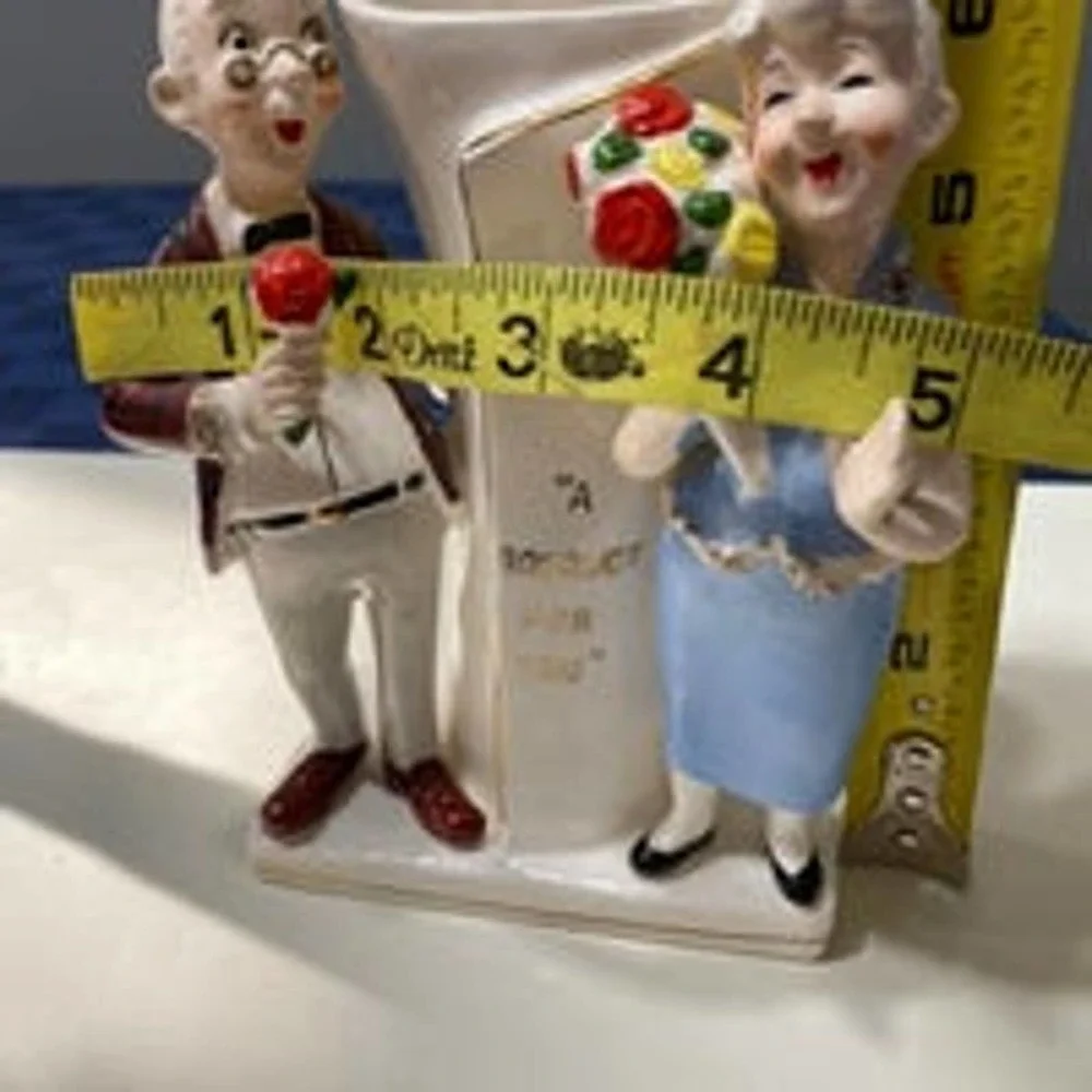 Cute Vintage Elderly‎ Couple A Bouquet For You Vase